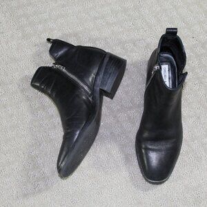 Chelsea & Violet Sz 6.5 Black Leather Ankle Boots with Side Zipper